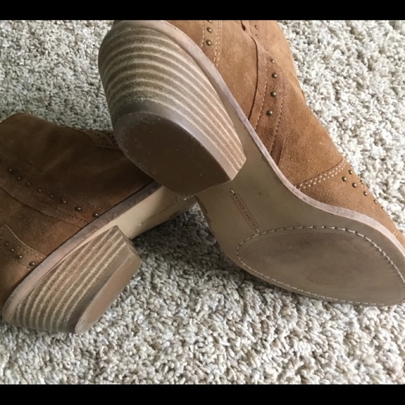 Vince Camuto ankle suede zipper in back - Picture 7 of 7